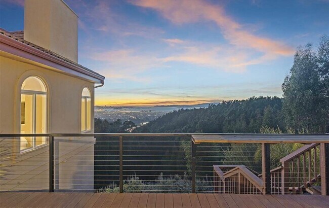 Building Photo - 6053 Skyline Blvd