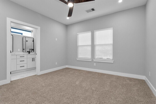 Building Photo - 6918A Dumble St
