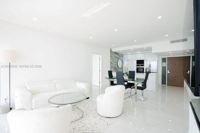 Building Photo - 7601 E Treasure Dr
