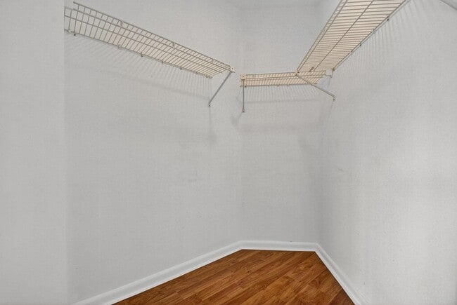 Building Photo - 5040 Rose Hill Dr