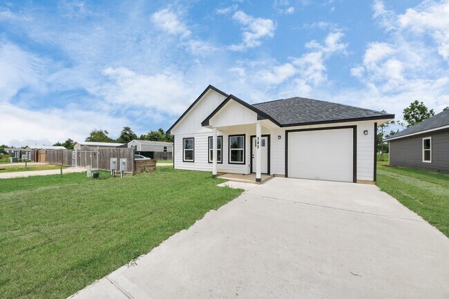 Building Photo - 382 Rd 5704