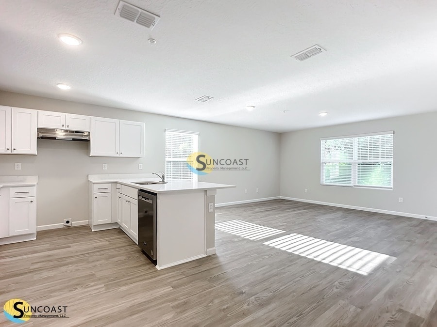 Building Photo - 6499 Breezy Oaks Wy