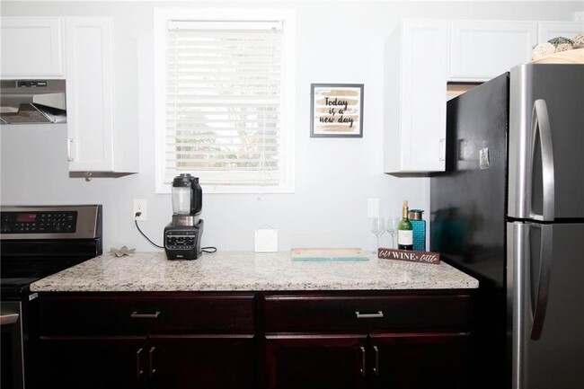 Building Photo - 531 Allendale Dr