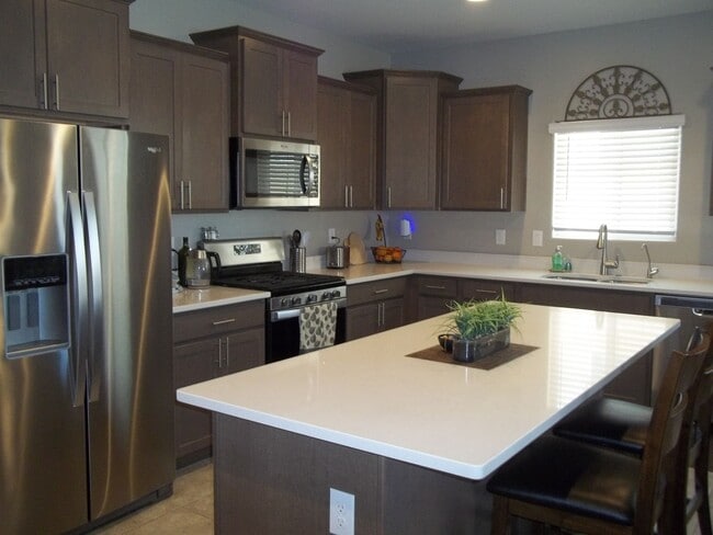 Building Photo - Stunning Fully furnished home 3 bed 2.5 baths 2056 sq ft w/heated pool!!! Must see will rent fast!