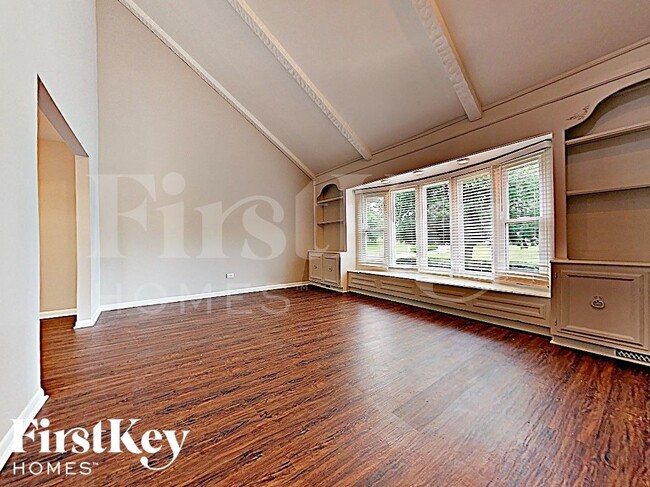 Building Photo - 707 Rose Ln