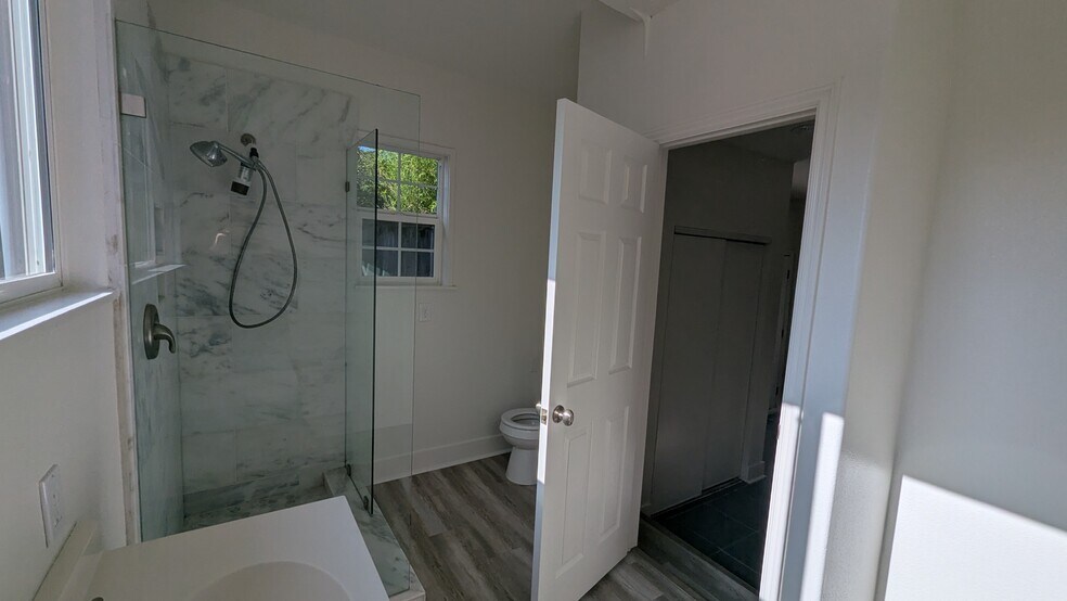 Building Photo - 392 West Center Ave