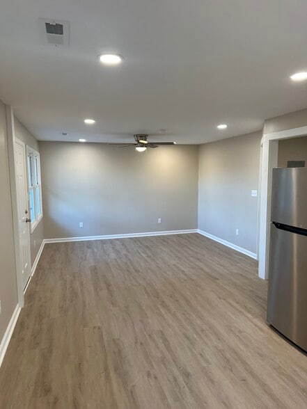 Living Room - 4103 N Center St