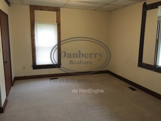 Building Photo - 319 Frazer St