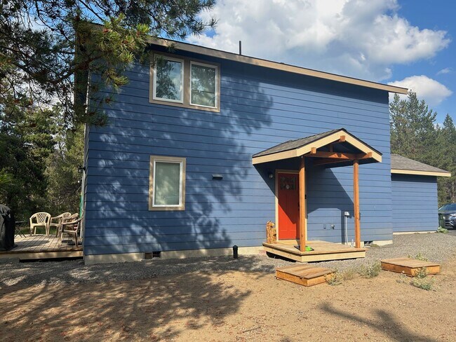 Building Photo - Amazing House on the River
