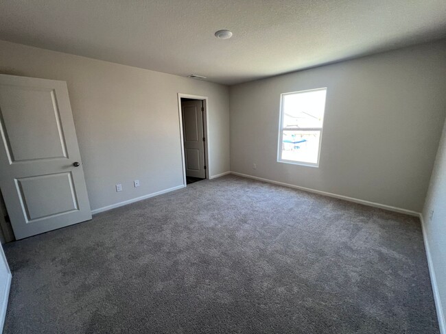 Building Photo - Near New 3BR with All Appliances close to ...