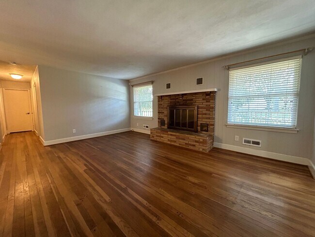 Building Photo - 3301 Brookside Ln