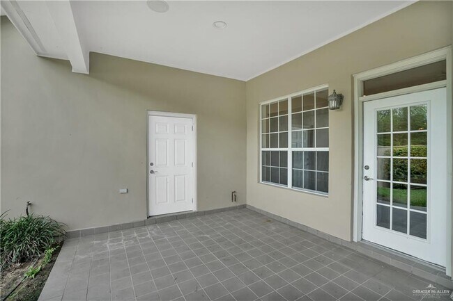 Building Photo - 21 Bales Rd