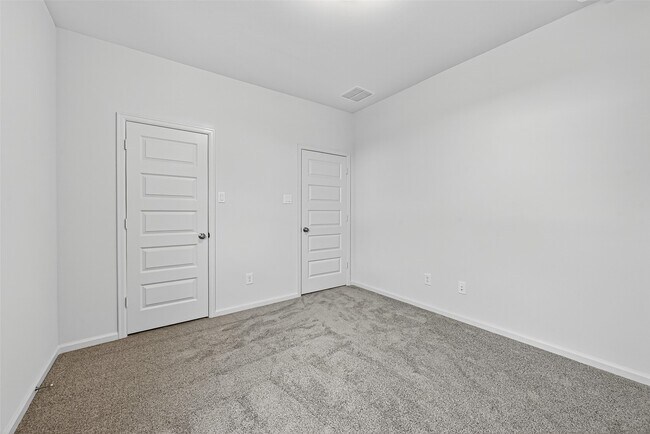 Building Photo - 5019 Bowen Pr Dr