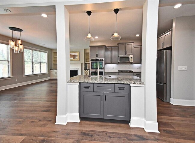 Building Photo - 2625 Hickory Hill Dr