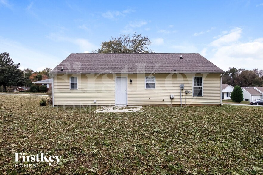 Building Photo - 4 Franklinwood Dr