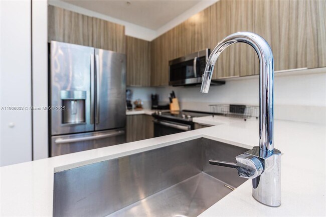 Building Photo - 6401 NW 103rd Pl