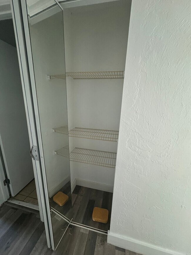 Building Photo - Spacious 3-Bedroom, 2.5-Bathroom Condo – Prime Location in Sparrow Condo