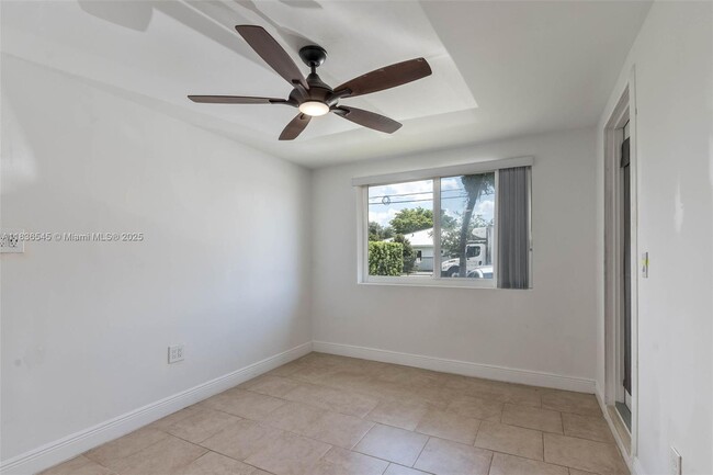 Building Photo - 3916 SW 58th Ave
