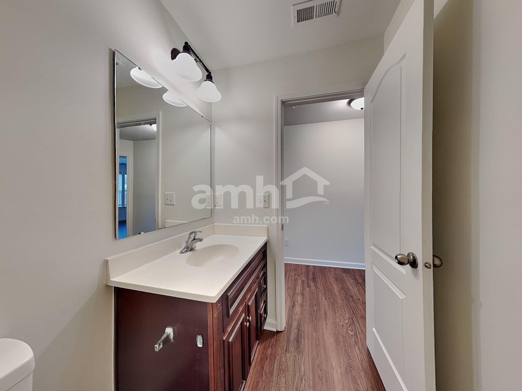 Building Photo - 11622 Village Pond Dr