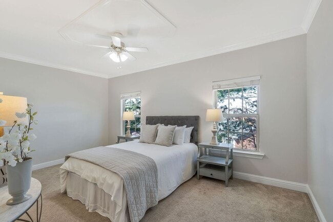Building Photo - FABULOUS LOCATION!! 2BEDROOM 2 BATH TOWNHO...