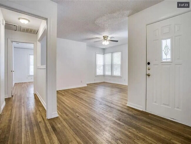 Building Photo - Darling 5 bedroom Home Near TCU.