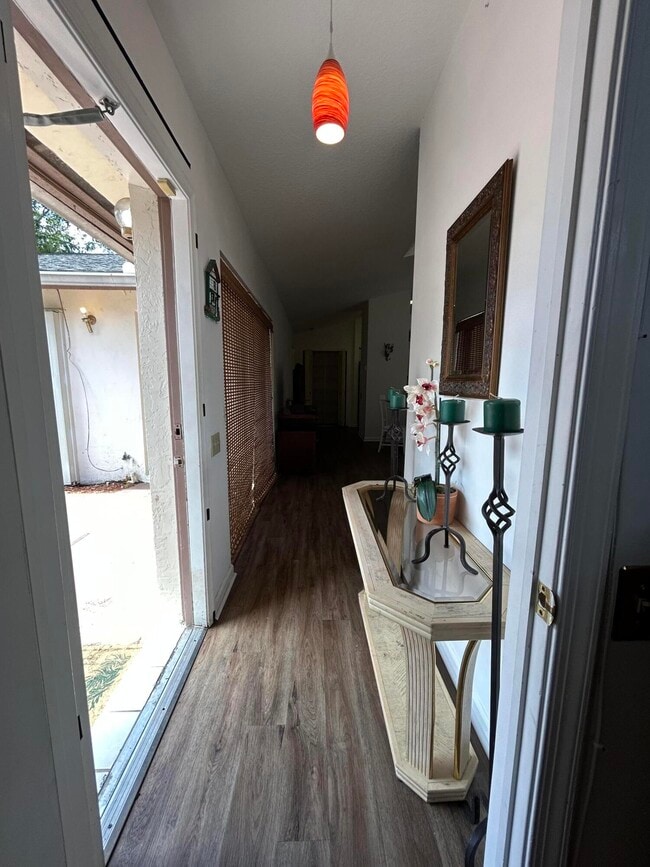 Building Photo - 1593 Hawthorne Pl