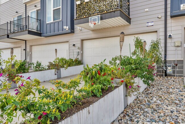 Building Photo - 315 Steeples Blvd