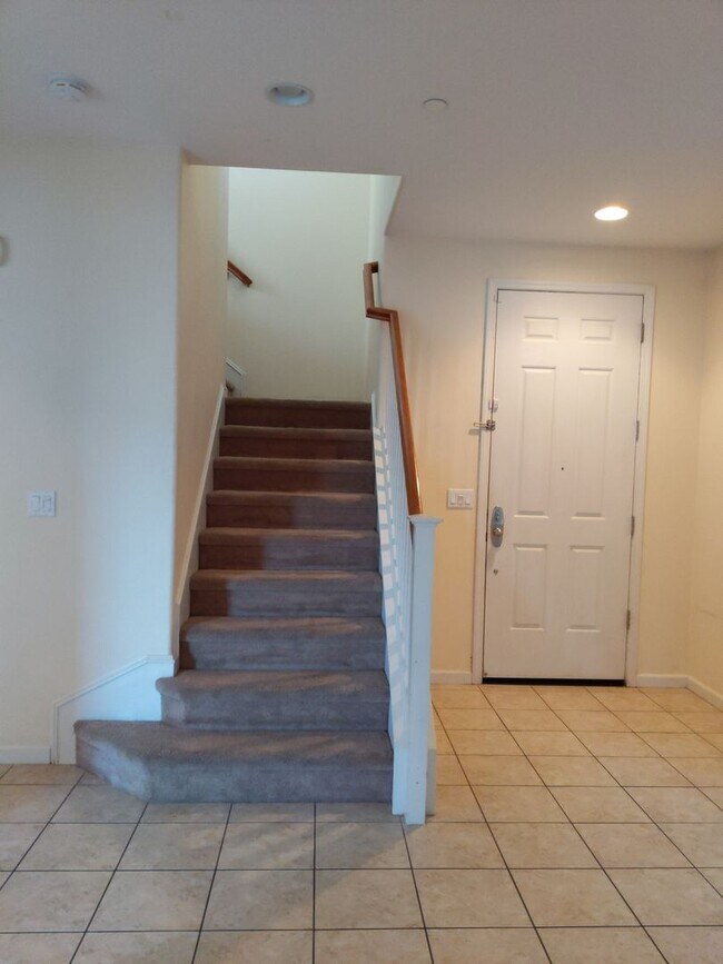 Building Photo - 769 Embassy Cir