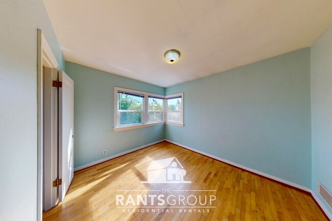 Building Photo - 2-Bedroom Home with Basement on a Spacious...