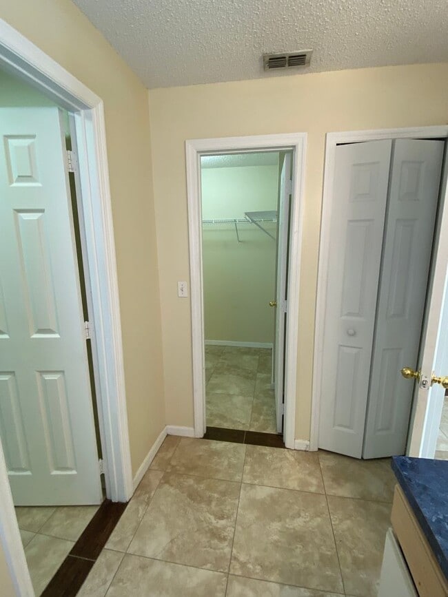 Building Photo - Home for rent