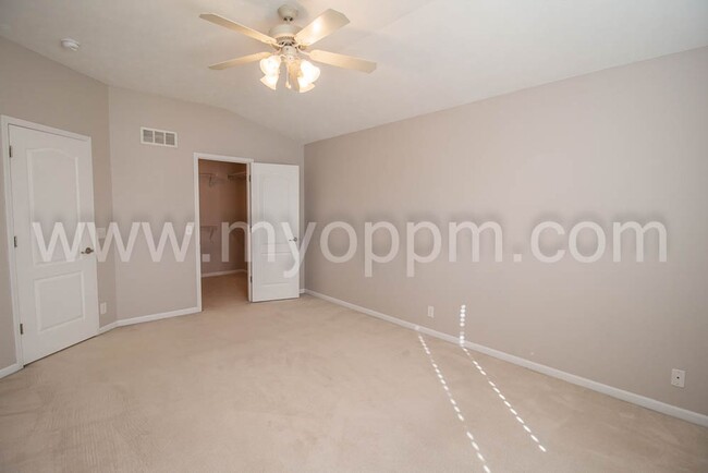 Building Photo - Spacious 3 Bedroom house at 168th and Maple