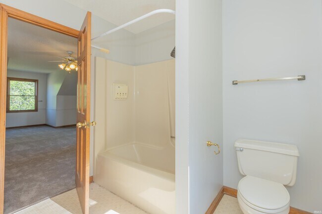 Building Photo - 2939 Woodside Ct