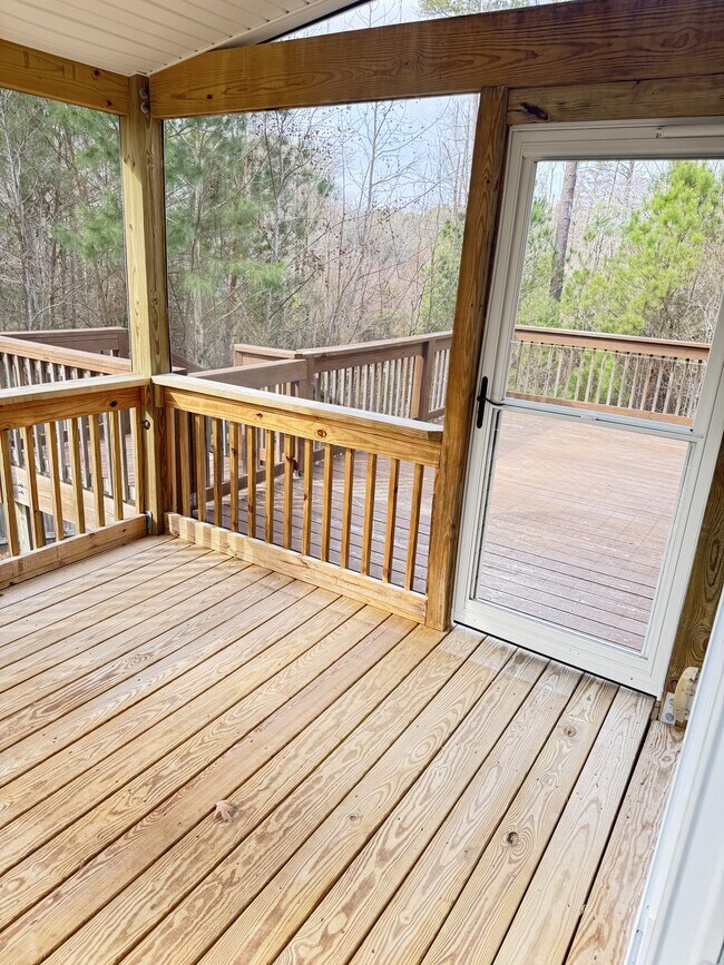 Building Photo - 617 Rockland Dr