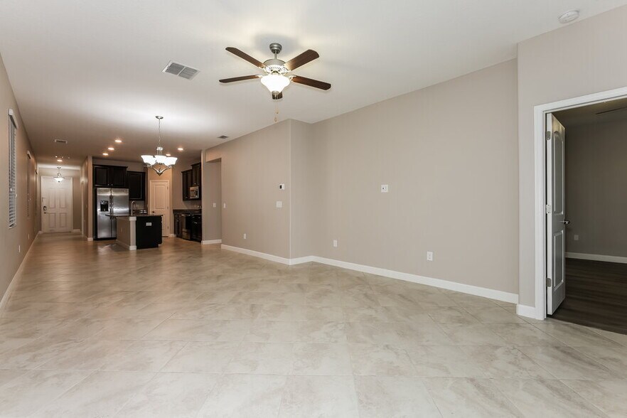 Building Photo - 10007 Ivory Dr