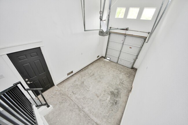 Building Photo - 1307 Laskey St