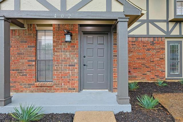 Building Photo - 402 Creekmeadow Ln