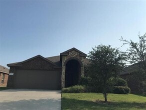 Building Photo - 1211 Caroline Dr
