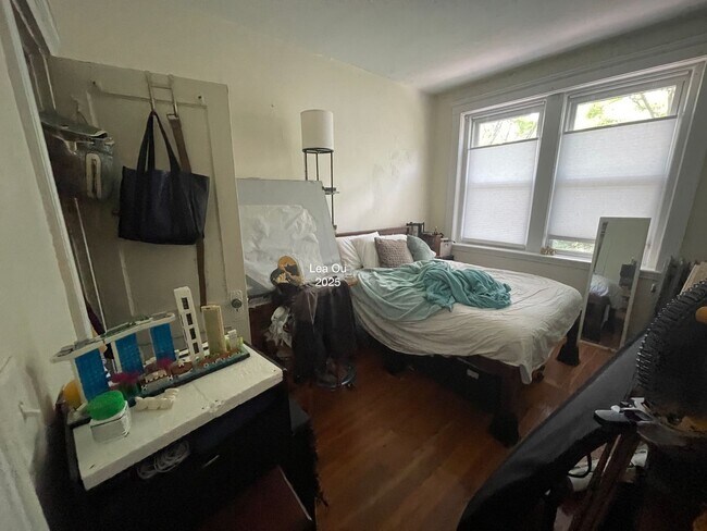 Building Photo - NO BROKER FEE 9/1 Sweet 2bed split in Brig...