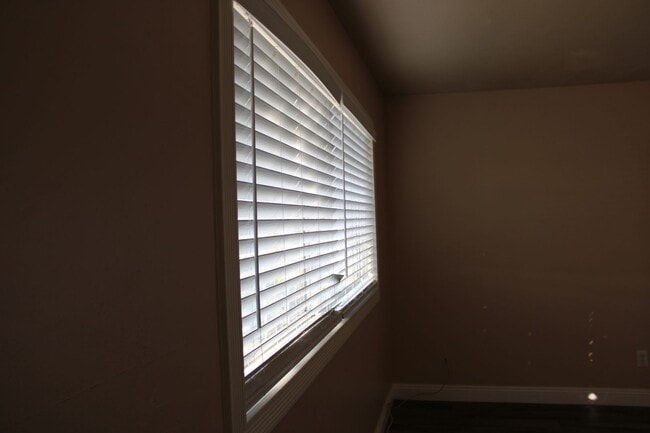 Building Photo - 1013-1013 12th St