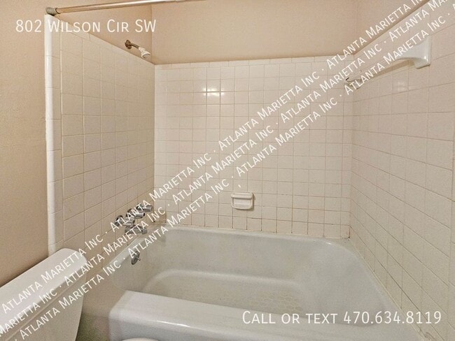 Building Photo - 802 Wilson Cir SW