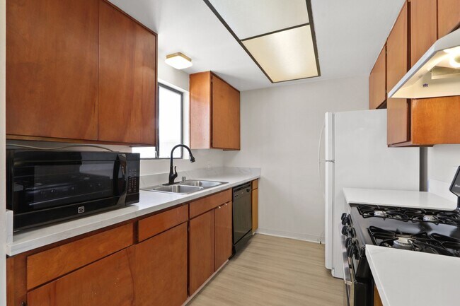 Building Photo - 16842 Hoskins Lane