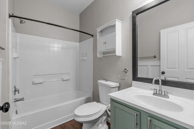 Building Photo - 12708 N Rodeo Land