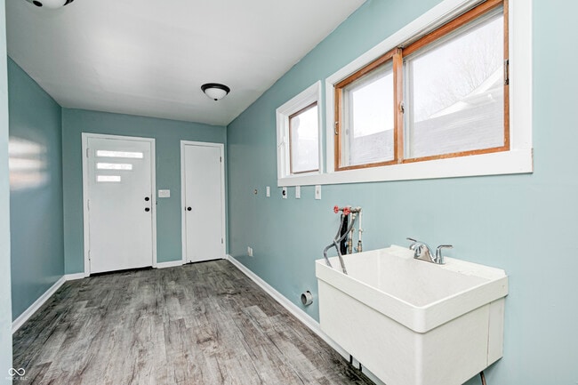 Building Photo - 420 N Irvington Ave