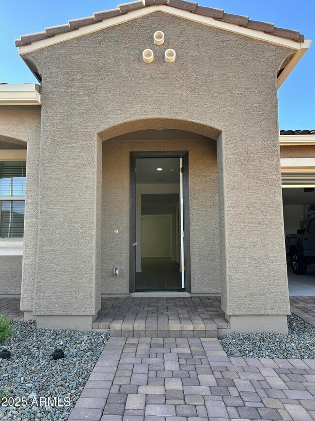 Building Photo - 4347 W Bradshaw Creek Ln