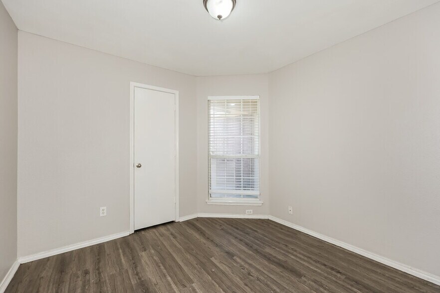 Building Photo - 7448 Ashcroft Cir