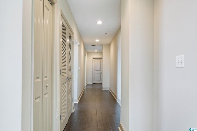 Building Photo - 2024 2nd Ave N