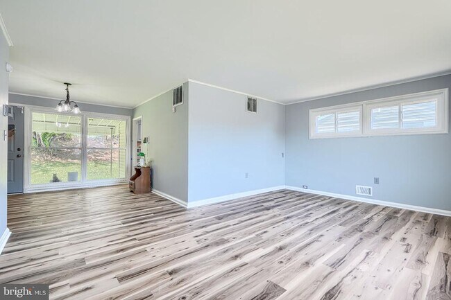 Building Photo - 5506 Adleigh Ave