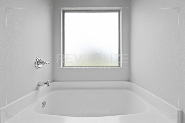 Building Photo - 11070 Courtland Ct