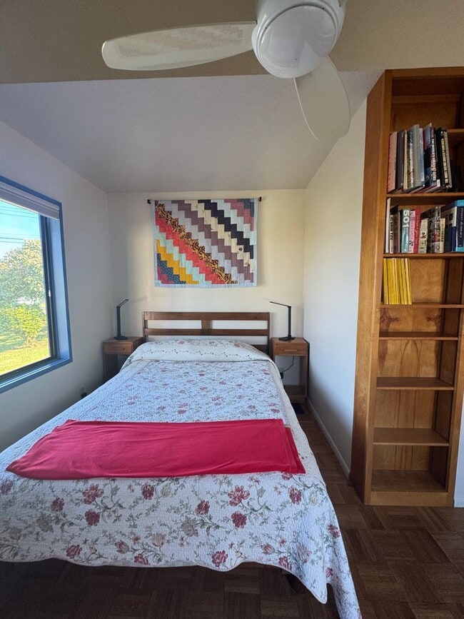 Building Photo - 3 Bedroom/ 2.5 Bath