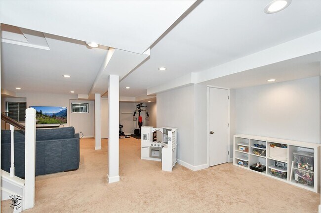 Building Photo - 17323 Lakebrook Dr